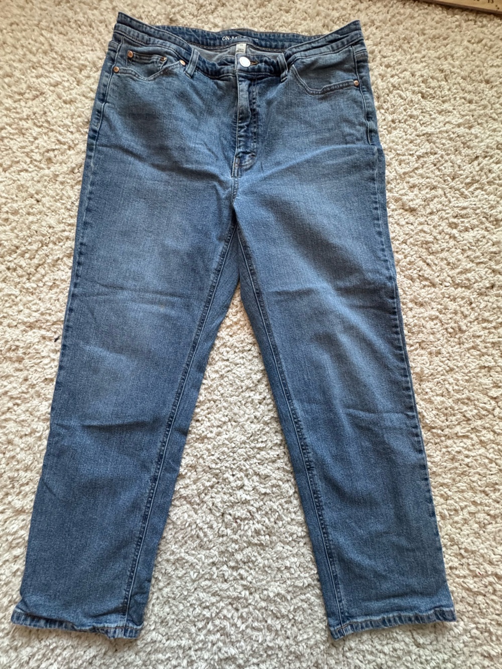 Women's Straight-Leg Jeans in Medium Blue